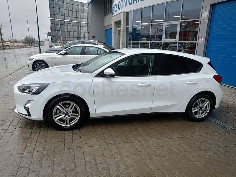 Usado Ford Focus Trend 125 CV (91 kW) 2021 Blanco Berlina