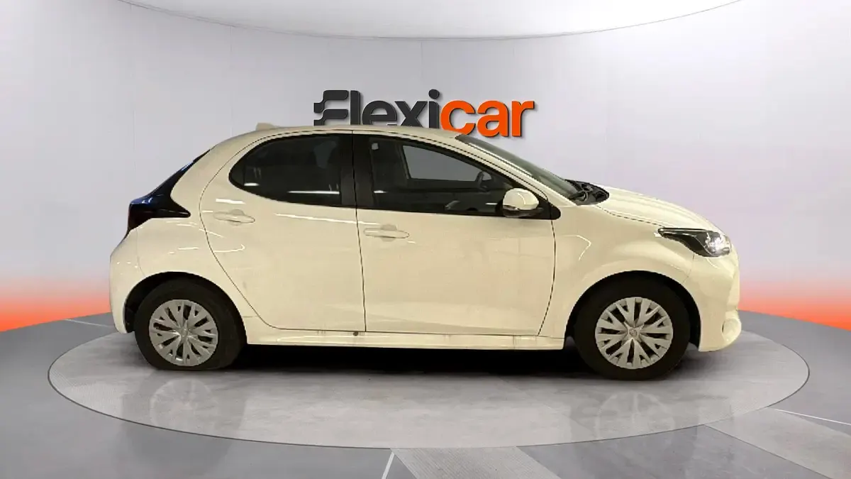 Usado Toyota Yaris Active 116 CV (85 kW) 2025 Gris Utilitario