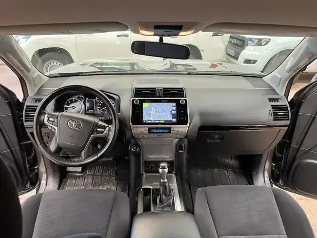 Usado Toyota Land Cruiser 177 CV (130 kW) 2020 Gris / plata SUV