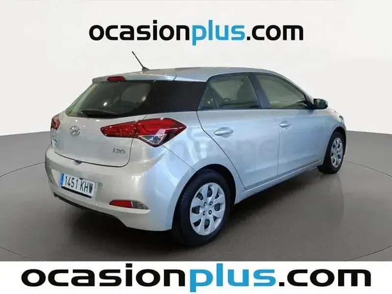 Usado Hyundai i20 84 CV (61 kW) 2018 Gris / plata Berlina