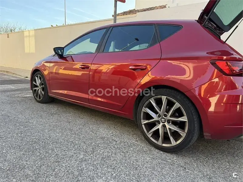 Usado Seat Leon FR 150 CV (110 kW) 2020 Granate Berlina