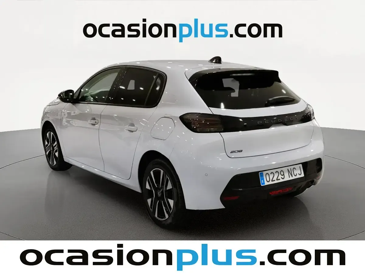 Usado Peugeot 208 Allure 102 CV (75 kW) 2025 Blanco Utilitario