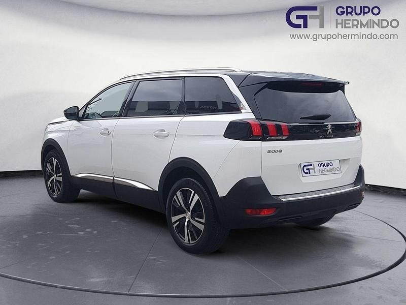 Usado Peugeot 5008 Allure 131 CV (96 kW) 2020 Blanco Monovolumen