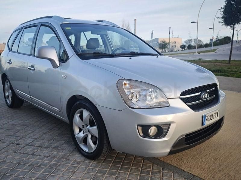 Usado Kia Carens Active 140 CV (102 kW) 2008 Gris / plata Monovolumen
