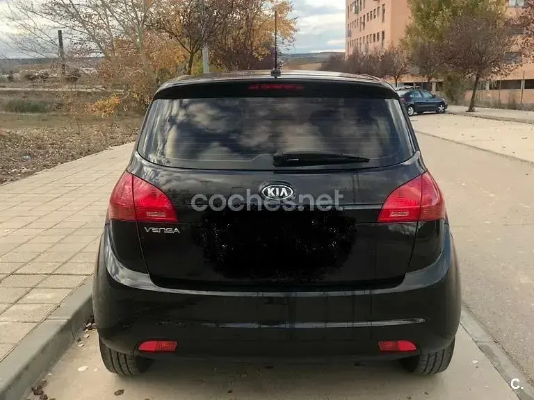 Usado Kia Venga 90 CV (66 kW) 2014 Negro Utilitario
