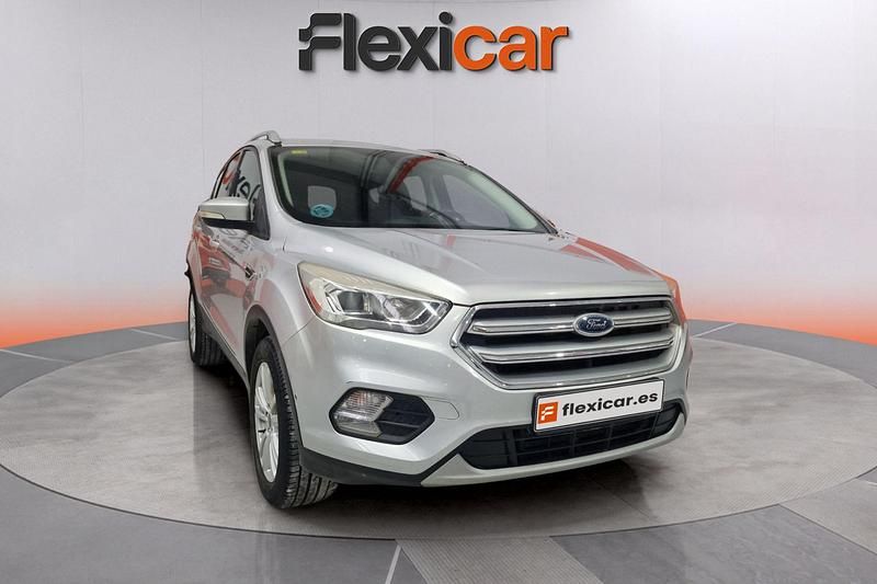 Usado Ford Kuga Trend 120 CV (88 kW) 2018 Gris SUV