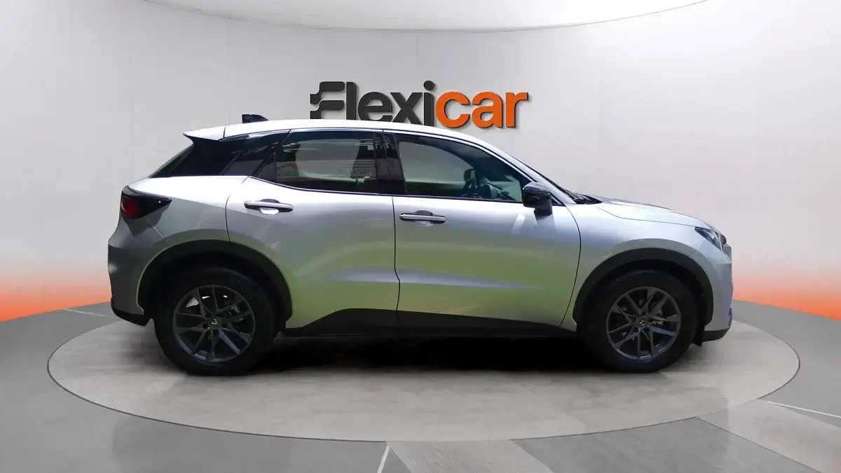 Usado Lexus LBX 136 CV (100 kW) 2025 Gris SUV