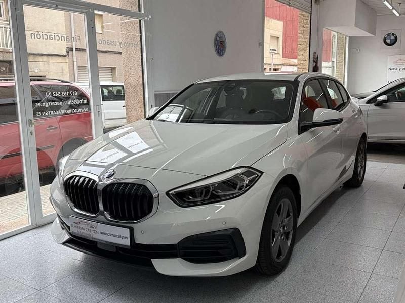Blanco Usado 2022 BMW 118 Sport Line Utilitario | 21.900 € (Buen precio) - Imagen 1/4