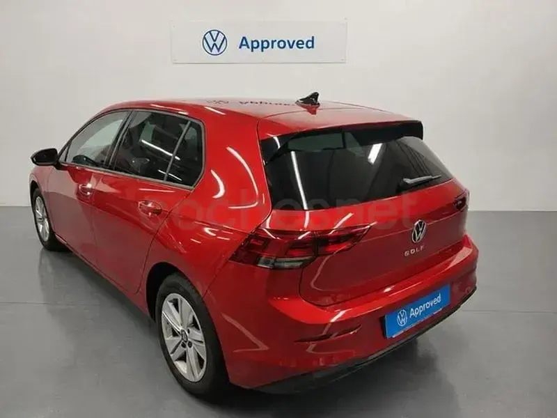 Usado VW Golf VIII Life 110 CV (80 kW) 2024 Rojo Berlina