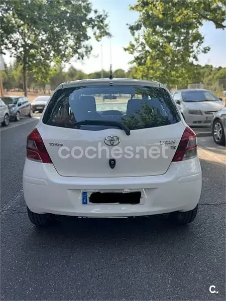 Usado Toyota Yaris 101 CV (74 kW) 2010 Blanco Utilitario