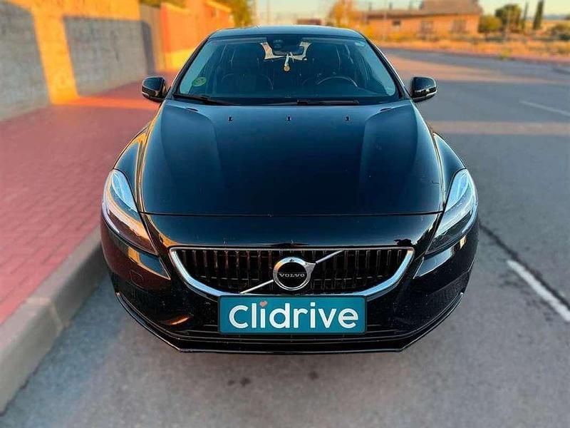 Usado Volvo V40 Momentum 122 CV (89 kW) 2018 Negro Utilitario