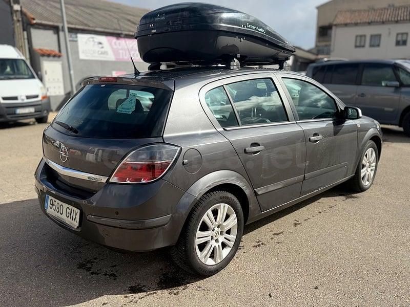 Usado Opel Astra Enjoy 110 CV (80 kW) 2009 Gris / plata Berlina