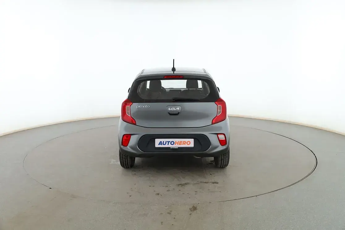Usado Kia Picanto 67 CV (49 kW) 2022 Gris Utilitario