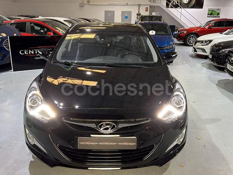 Usado Hyundai i40 GLS 136 CV (100 kW) 2012 Negro Familiar