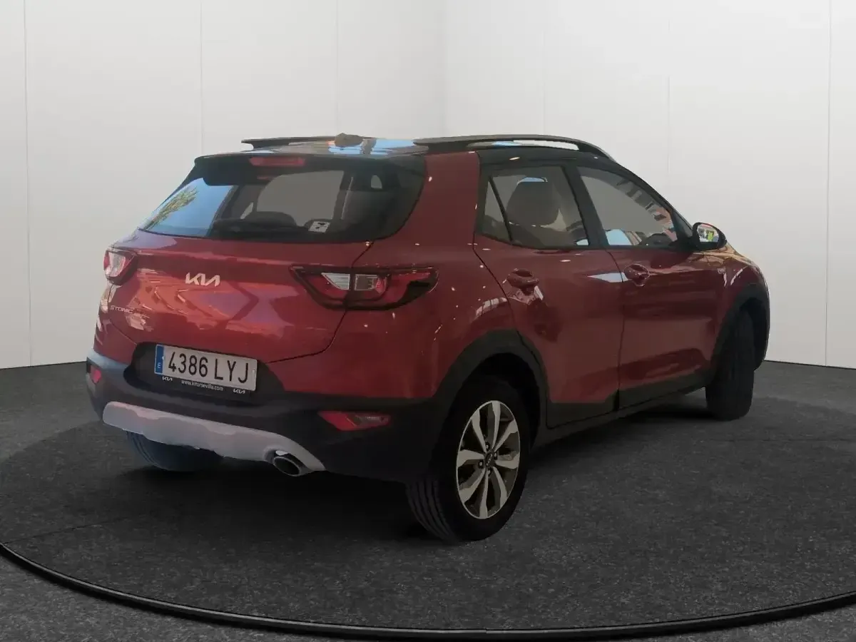Usado Kia Stonic 84 CV (61 kW) 2022 Rojo SUV
