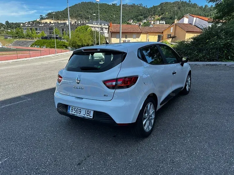 Usado Renault Clio IV Business 75 CV (55 kW) 2014 Blanco Berlina