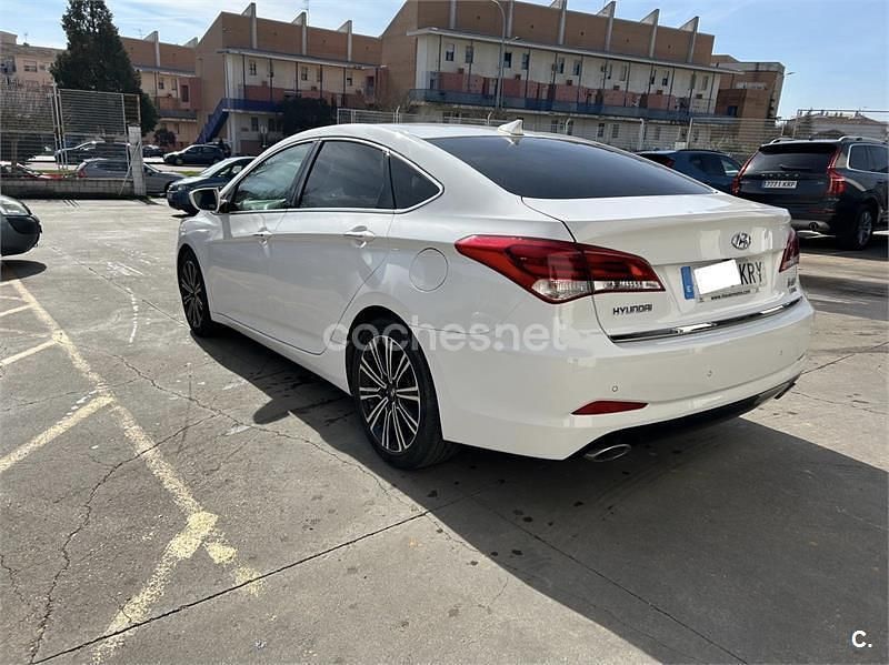 Usado Hyundai i40 141 CV (103 kW) 2018 Blanco Berlina