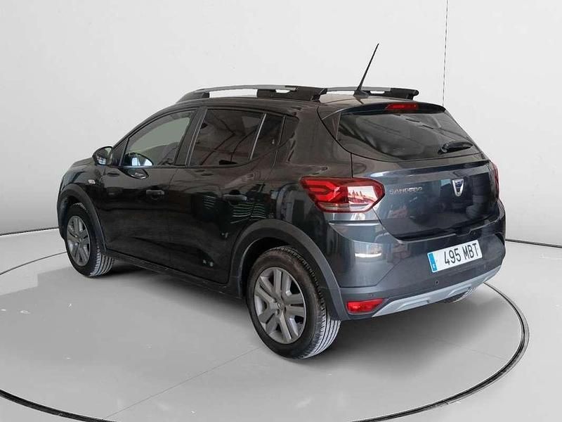 Usado Dacia Sandero Essentiel 101 CV (74 kW) 2022 Gris Utilitario