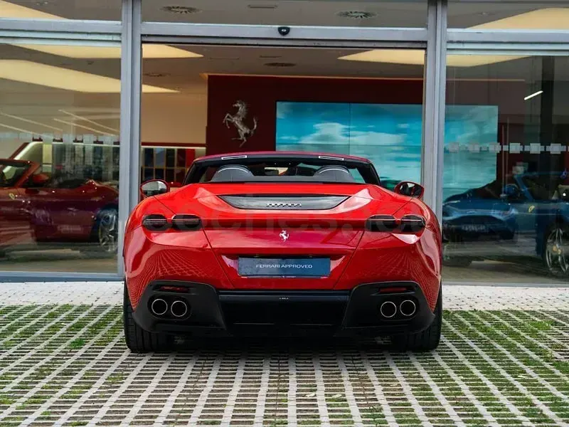 Usado Ferrari Roma 620 CV (456 kW) 2025 Rojo Descapotable