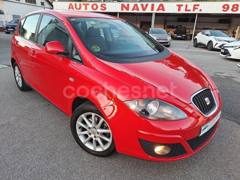 Usado Seat Altea Ecomotive 105 CV (77 kW) 2010 Rojo Monovolumen