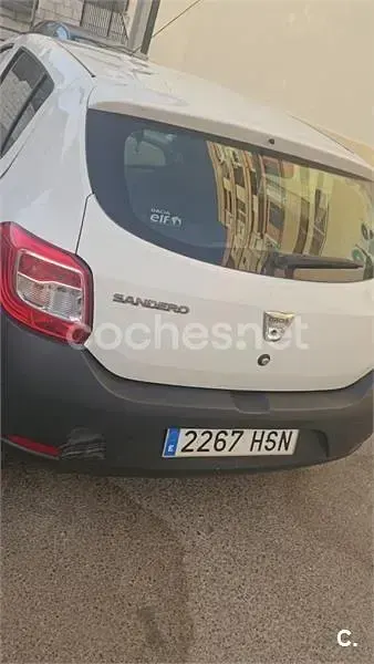 Usado Dacia Sandero Base 75 CV (55 kW) 2013 Blanco Berlina