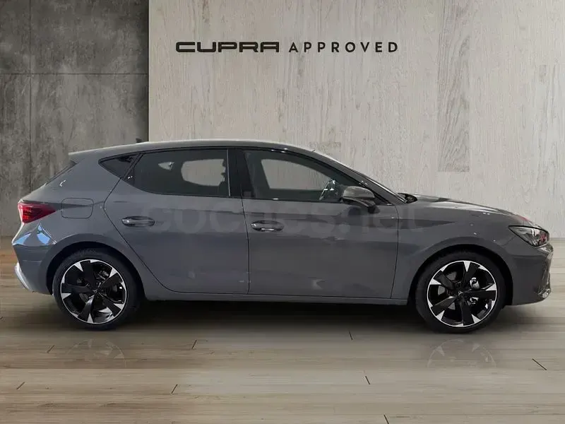Usado Cupra Leon 150 CV (110 kW) 2025 Gris / plata Berlina