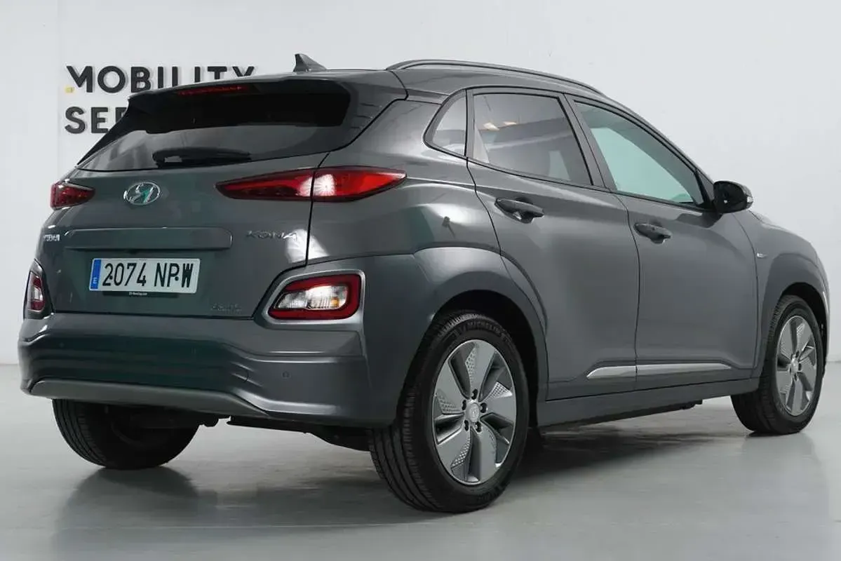 Usado Hyundai Kona Style 150 kW (204 CV) 2020 Gris SUV