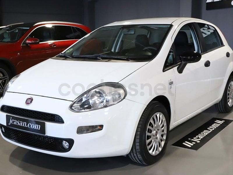 Usado Fiat Punto Pop 75 CV (55 kW) 2015 Blanco Utilitario