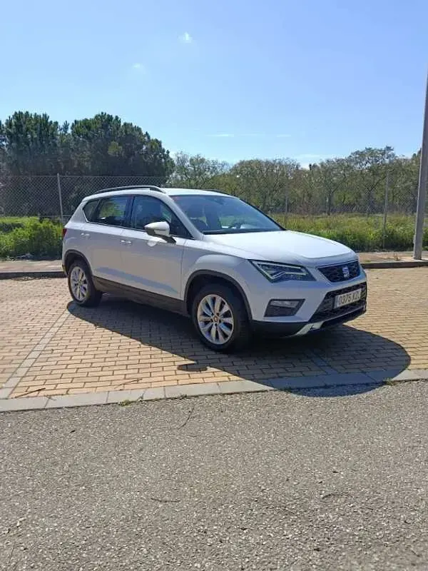 Usado Seat Ateca Style 150 CV (110 kW) 2019 Blanco SUV