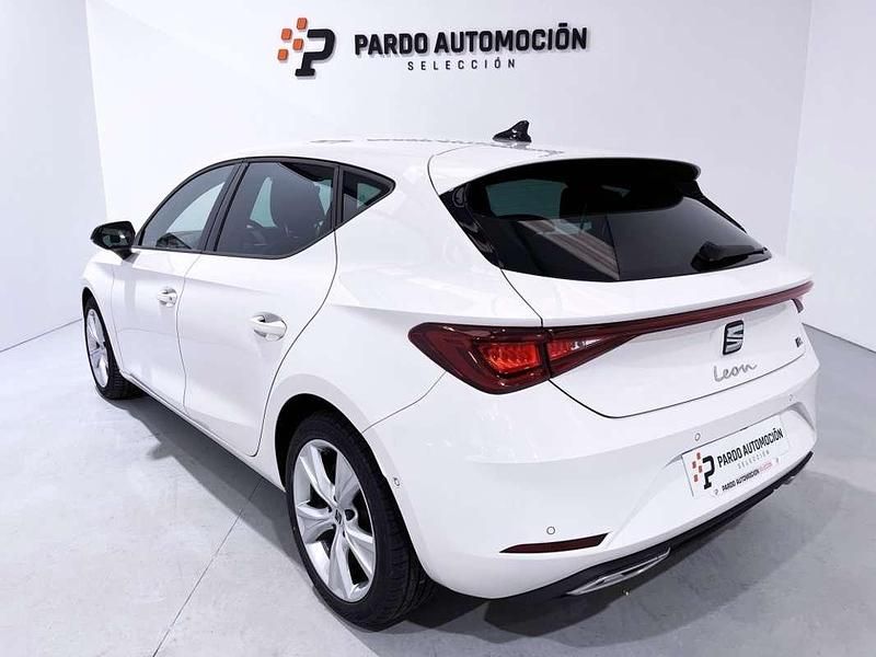 Usado Seat Leon FR 150 CV (110 kW) 2023 Blanco Utilitario