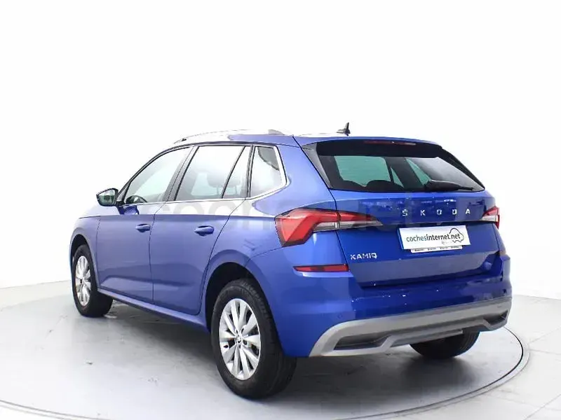 Usado Skoda Kamiq 110 CV (80 kW) 2022 Azul SUV
