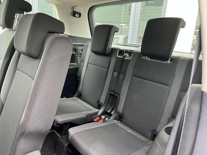 Usado VW Touran Business 110 CV (80 kW) 2019 Gris Monovolumen