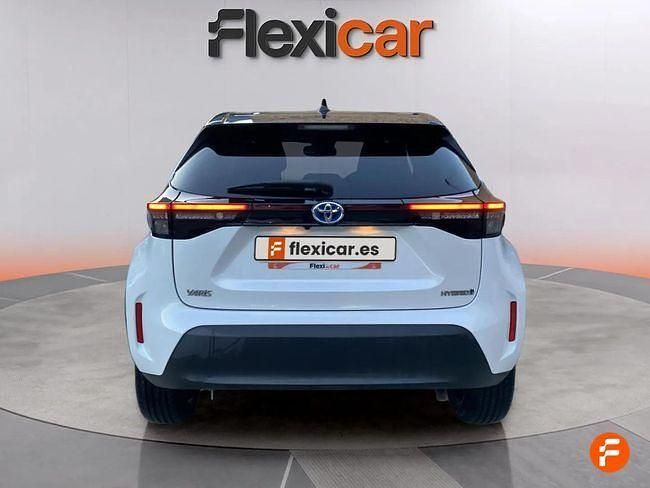 Usado Toyota Yaris Hybrid Style 92 CV (67 kW) 2022 Blanco