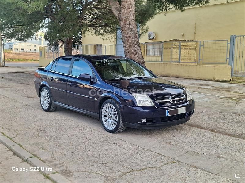 Usado Opel Vectra Design Edition 100 CV (73 kW) 2004 Azul Berlina