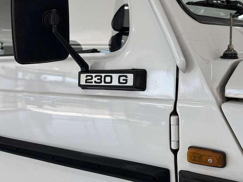 Usado Mercedes 230 90 CV (66 kW) 1980 Blanco Descapotable