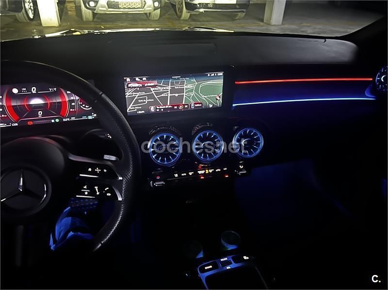 Usado Mercedes CLA180 136 CV (100 kW) 2024 Negro Berlina