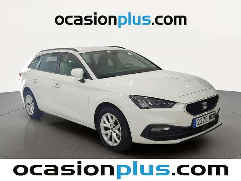 Usado Seat Leon ST Style 110 CV (80 kW) 2022 Blanco Familiar