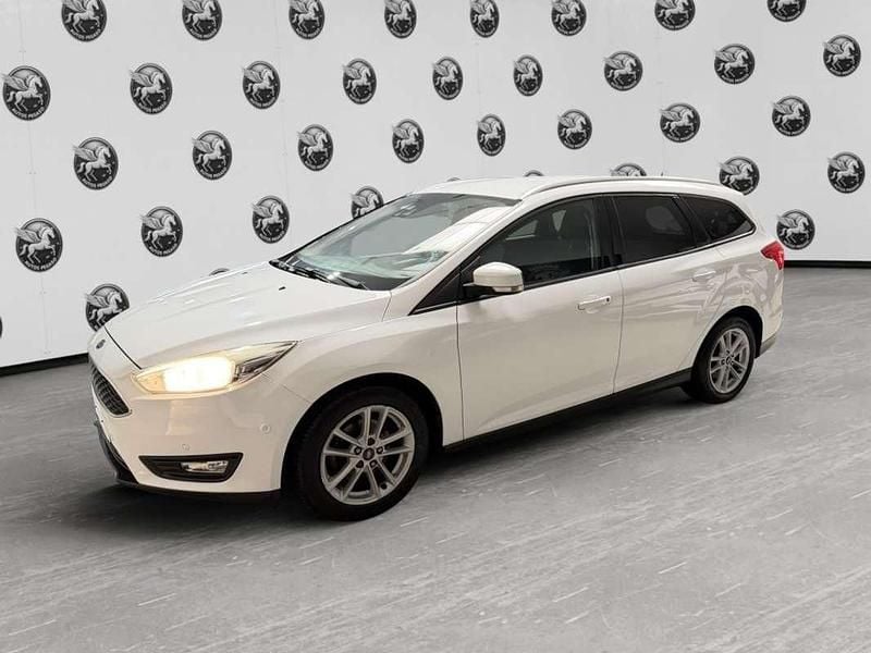 Usado Ford Focus Titanium 116 CV (85 kW) 2015 Blanco Familiar