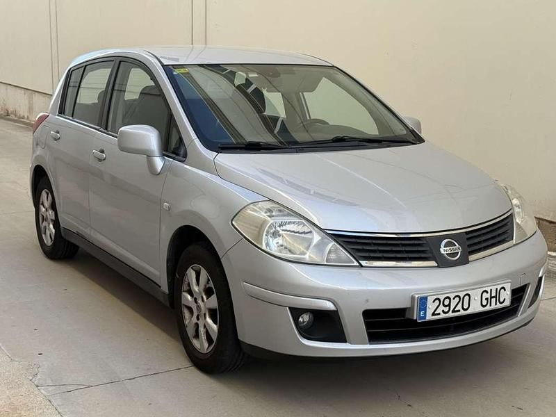 Usado Nissan Tiida Tekna 110 CV (80 kW) 2008 Gris / plata Utilitario