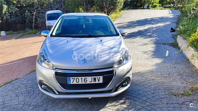 Usado Peugeot 208 Style 82 CV (60 kW) 2017 Gris / plata Utilitario