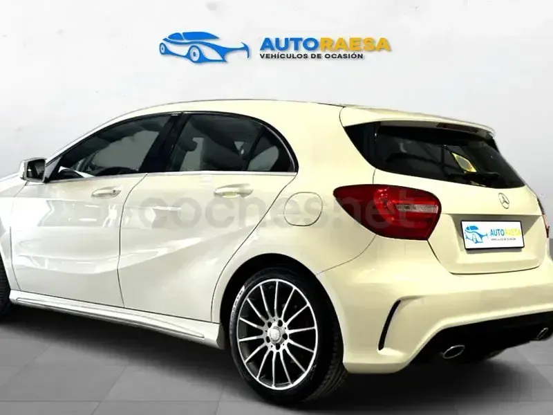 Usado Mercedes A180 AMG line 109 CV (80 kW) 2015 Blanco Utilitario
