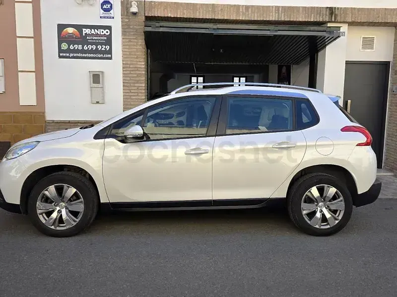 Usado Peugeot 2008 Active 92 CV (67 kW) 2015 Blanco SUV
