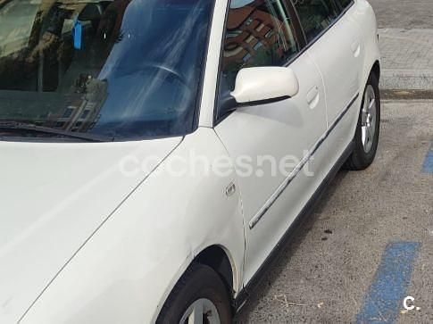 Blanco Usado 2002 Audi A3 Ambiente Berlina | 2700 € (Precio justo) - Imagen 1/4