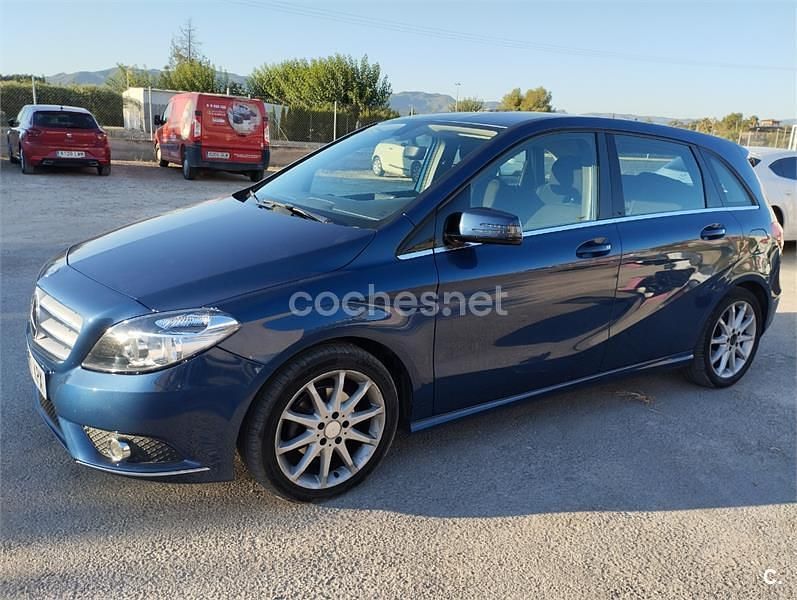 Usado Mercedes B180 109 CV (80 kW) 2013 Azul Monovolumen