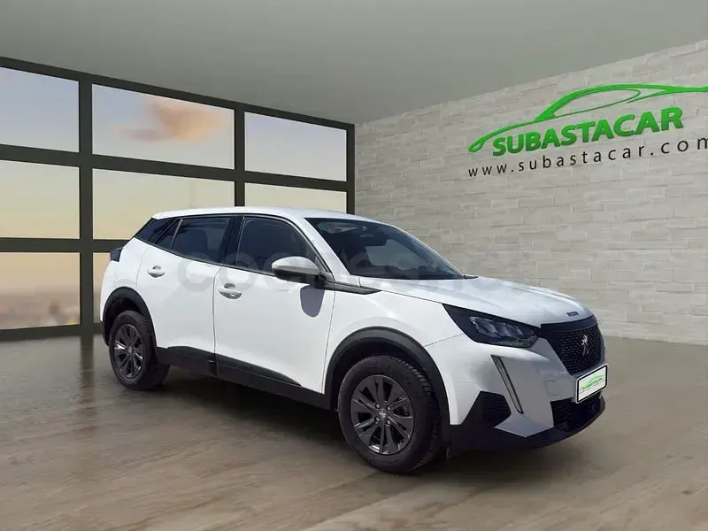 Usado Peugeot 2008 Active 110 CV (80 kW) 2021 Blanco SUV