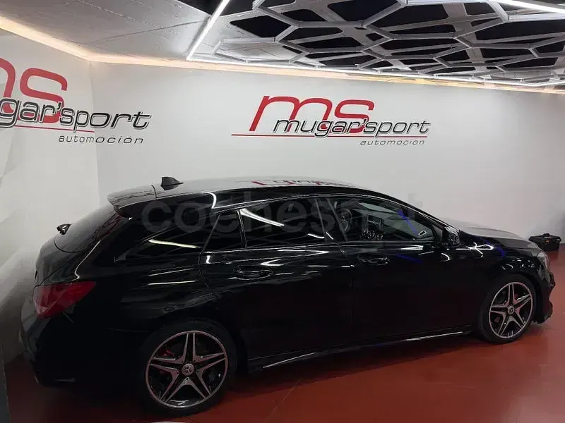 Usado Mercedes CLA200 Shooting Brake AMG line 136 CV (100 kW) 2015 Negro Familiar