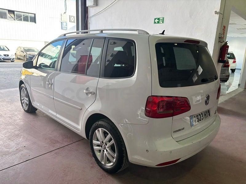 Usado VW Touran Advance 105 CV (77 kW) 2014 Blanco Monovolumen