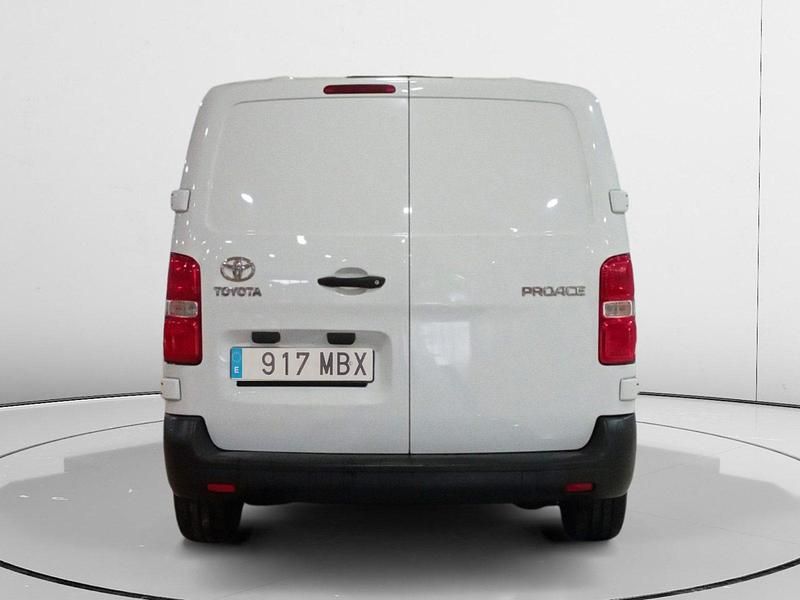 Usado Toyota Proace 102 CV (75 kW) 2022 Blanco Monovolumen
