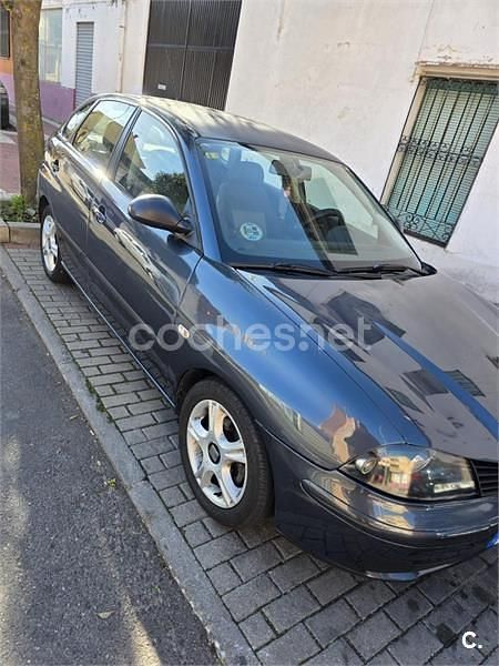 Usado Seat Ibiza Fresh 75 HP (55 kW) 2004 Cinzento Citadino
