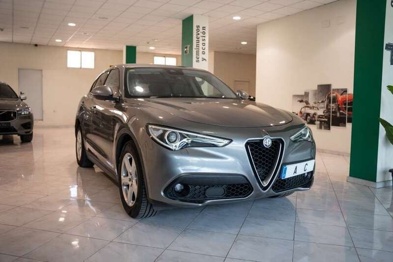 Gris Usado 2017 Alfa Romeo Stelvio Super SUV | 20.000 € (Caro) - Imagen 1/4